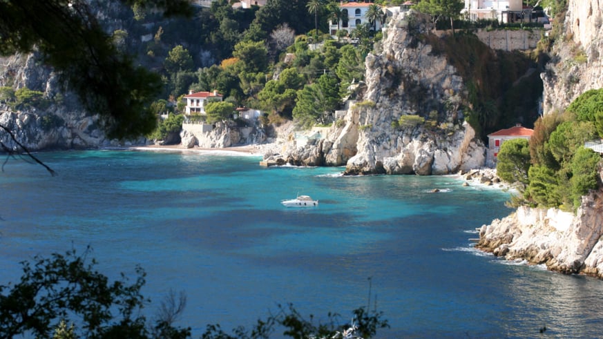 Luxurious Waterfront Escapes: Top Best Places to Stay Near Water